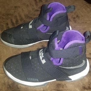 Lebron James  LRJ_SX_16/17 boys shoes size 6y